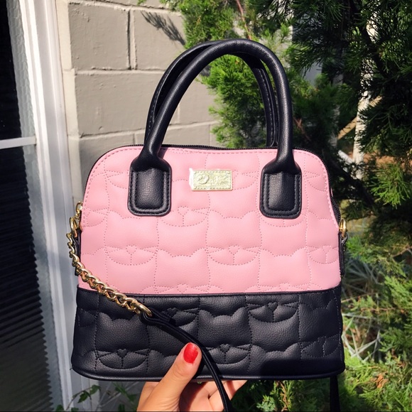 Betsey Johnson Handbags - 💗BETSEY JOHNSON TAUPE BLACK CROSSBODY SMALL BAG!